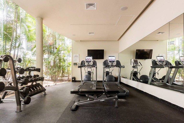 1 Br. | Steps from the beach | Roof w/Ocean view