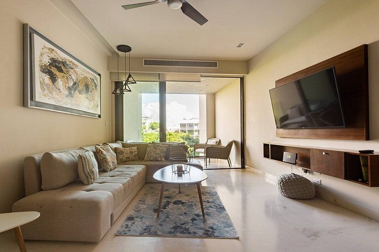 1 Br. | Steps from the beach | Roof w/Ocean view