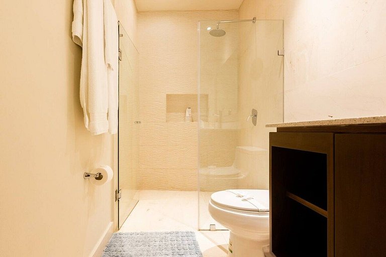 1 Br. | Steps from the beach | Roof w/Ocean view