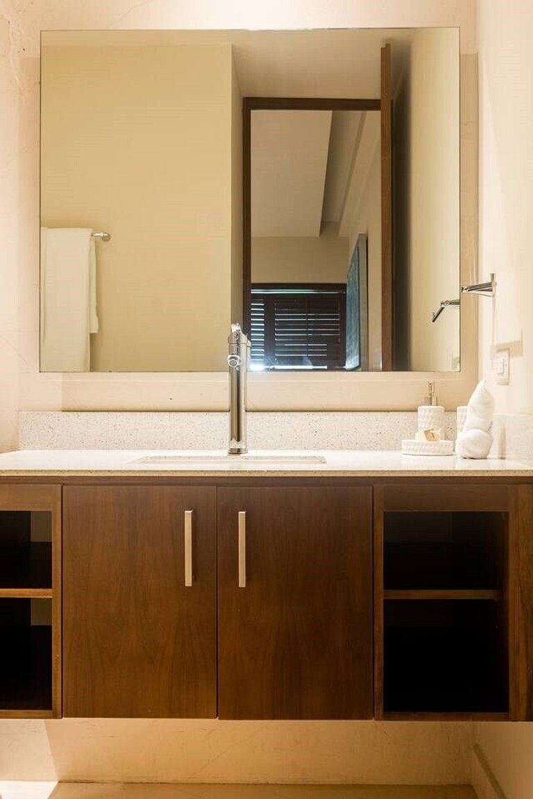 1 Br. | Steps from the beach | Roof w/Ocean view