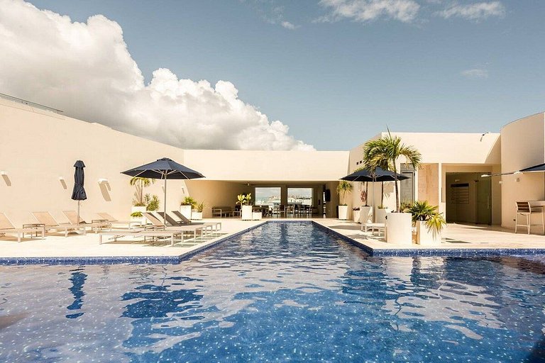 1 Br. | Steps from the beach | Roof w/Ocean view