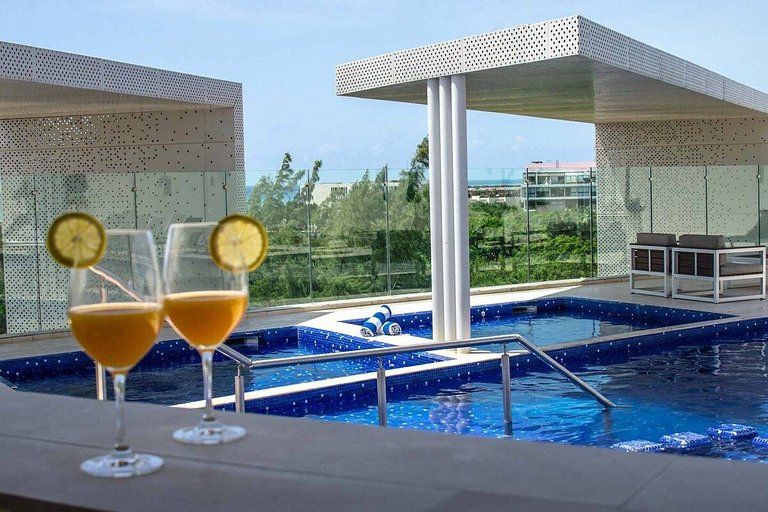 1 Br. | Steps from the beach | Roof w/Ocean view