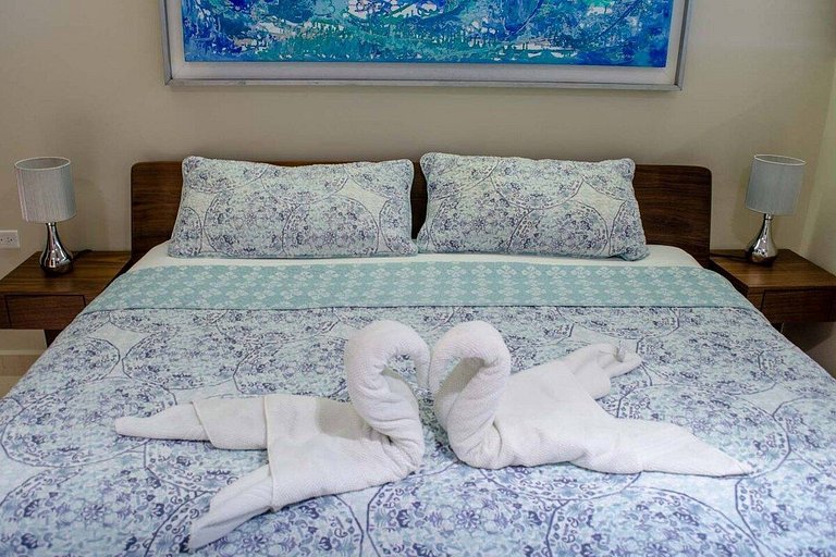 1 Br. | Steps from the beach | Roof w/Ocean view