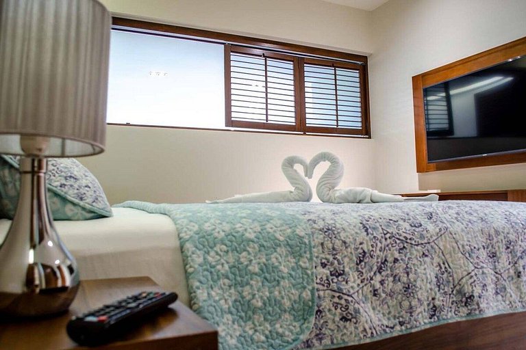 1 Br. | Steps from the beach | Roof w/Ocean view