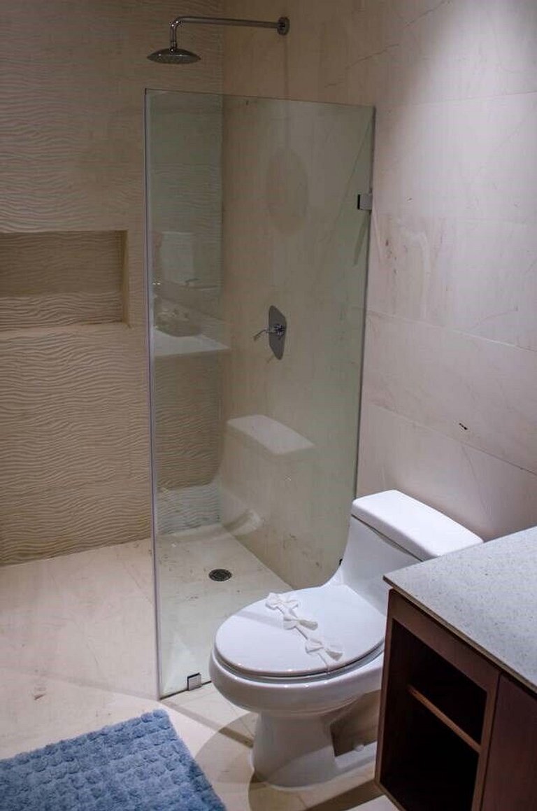 1 Br. | Steps from the beach | Roof w/Ocean view