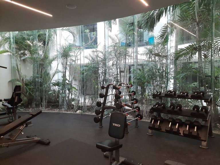 1 Br. | Steps from the beach | Roof w/Ocean view