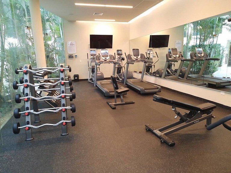 1 Br. | Steps from the beach | Roof w/Ocean view