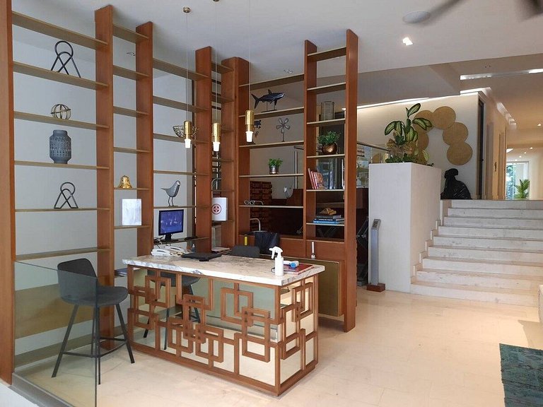 1 Br. | Steps from the beach | Roof w/Ocean view