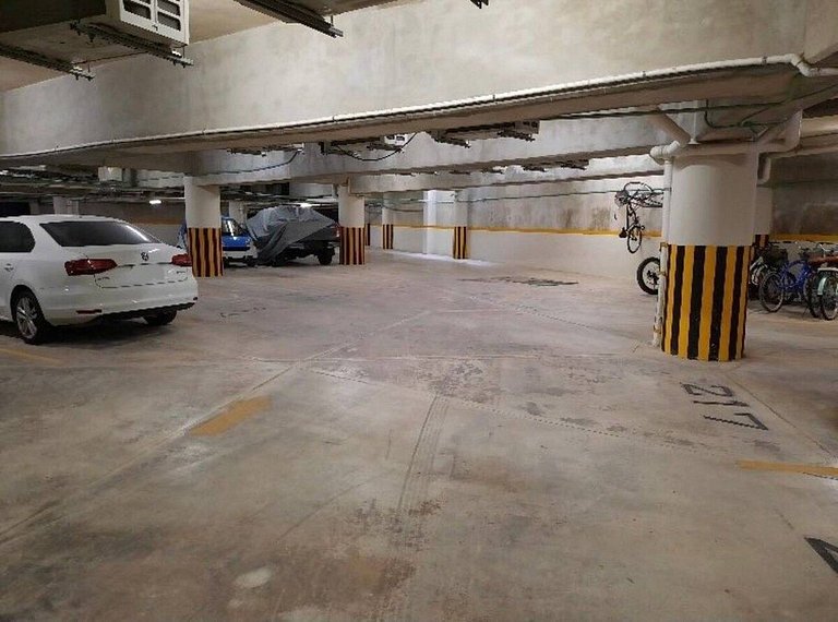 1 Br. | Steps from the beach | Roof w/Ocean view