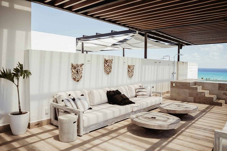 Oceanview PH | Private Rooftop & Jacuzzi