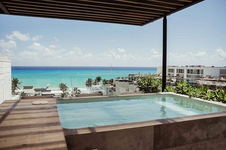 Oceanview PH | Private Rooftop & Jacuzzi