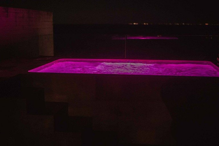 Oceanview PH | Private Rooftop & Jacuzzi