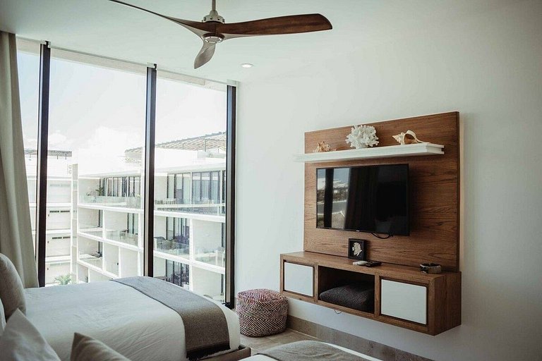 Oceanview PH | Private Rooftop & Jacuzzi