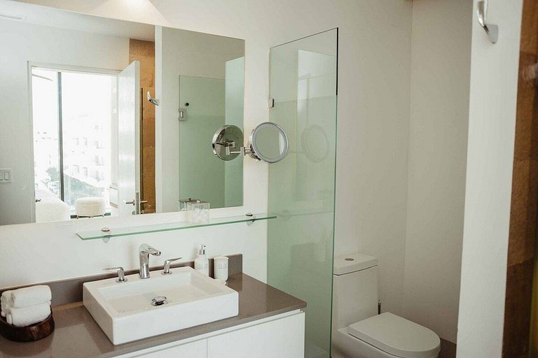 Oceanview PH | Private Rooftop & Jacuzzi