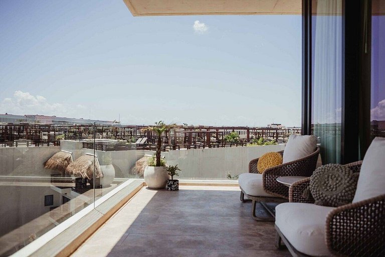 Oceanview PH | Private Rooftop & Jacuzzi