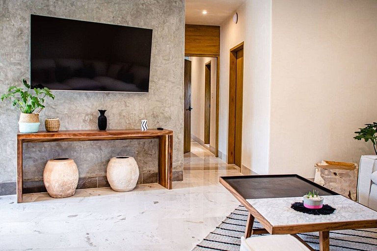 2-Bedroom Condo | Modern & Near Beach