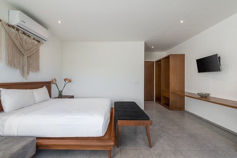 Exclusive Loft with Rooftop Pool