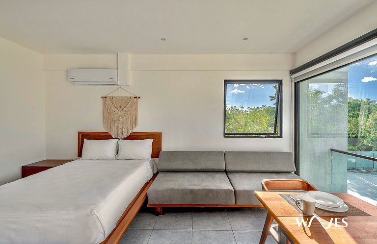 Peaceful Loft with View & Rooftop Pool