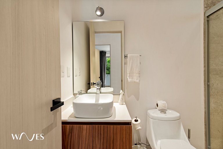 1 Br. | LX Amenities | Prime Location