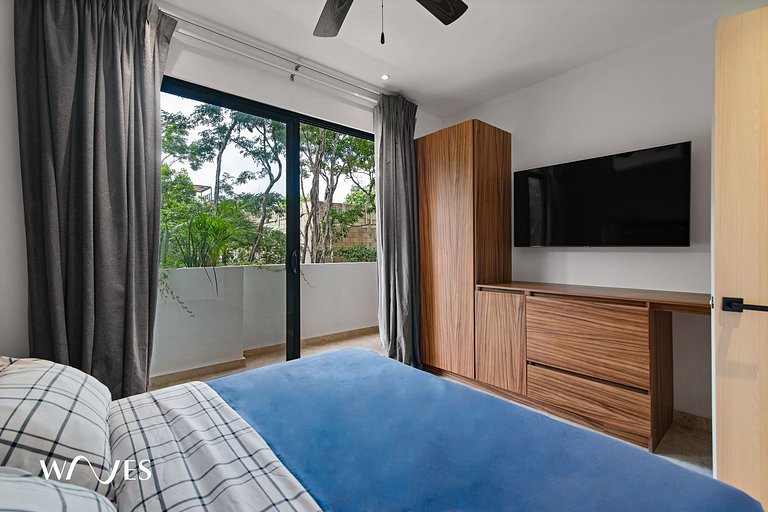 1 Br. | LX Amenities | Prime Location