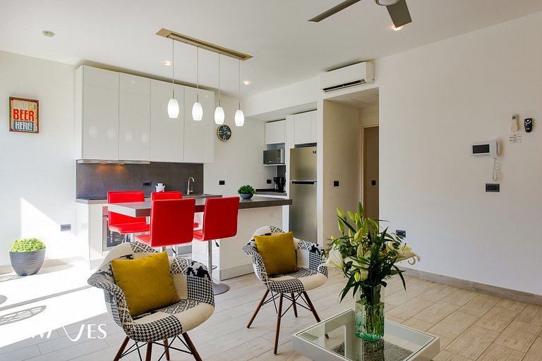 1BR | Steps from the Beach | Rooftop Pool