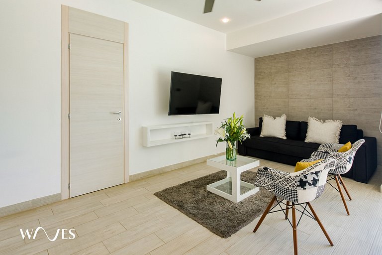 1BR | Steps from the Beach | Rooftop Pool