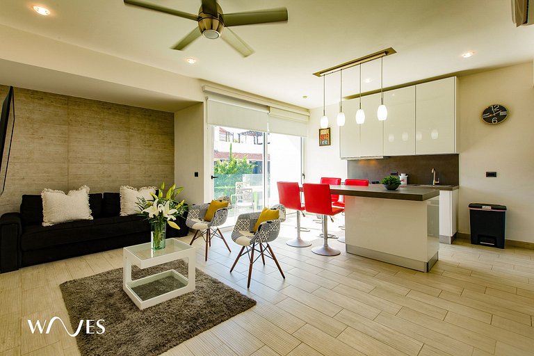 1BR | Steps from the Beach | Rooftop Pool