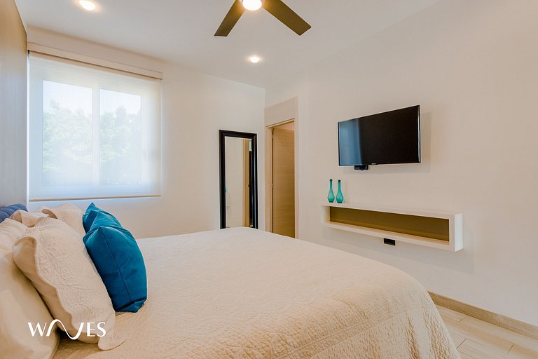 1BR | Steps from the Beach | Rooftop Pool