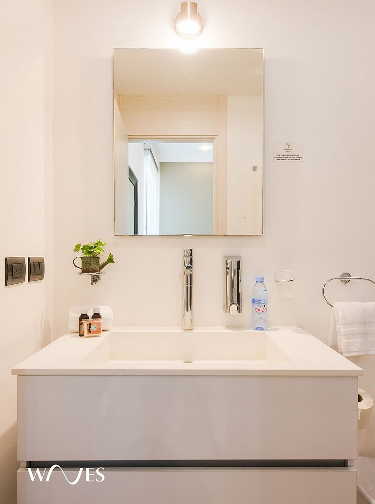 1BR | Steps from the Beach | Rooftop Pool