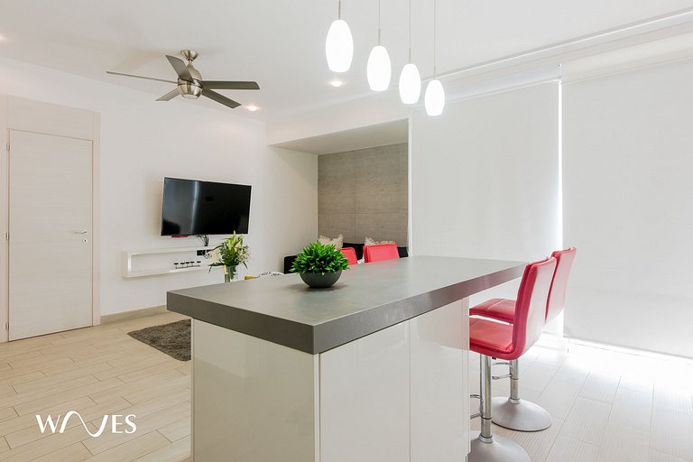 1BR | Steps from the Beach | Rooftop Pool