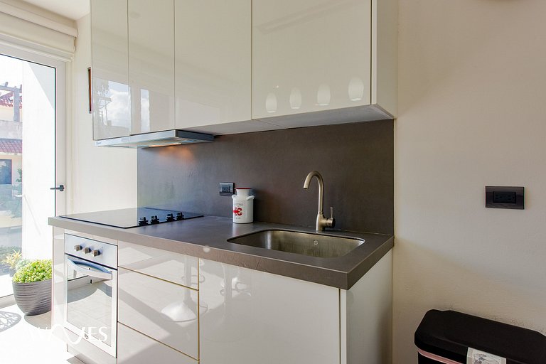 1BR | Steps from the Beach | Rooftop Pool