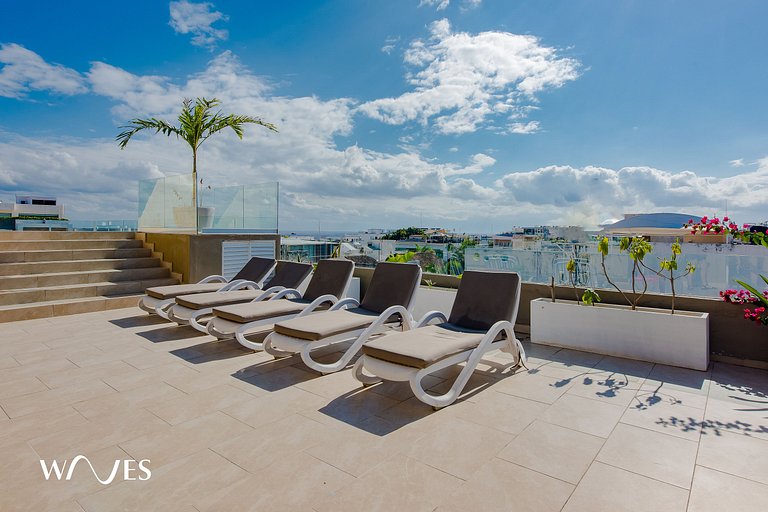 1BR | Steps from the Beach | Rooftop Pool