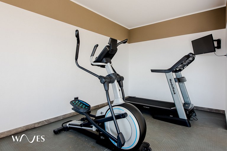 1BR | Steps from the Beach | Rooftop Pool