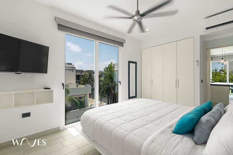 1 Br. w/5th avenue view | Steps from the beach