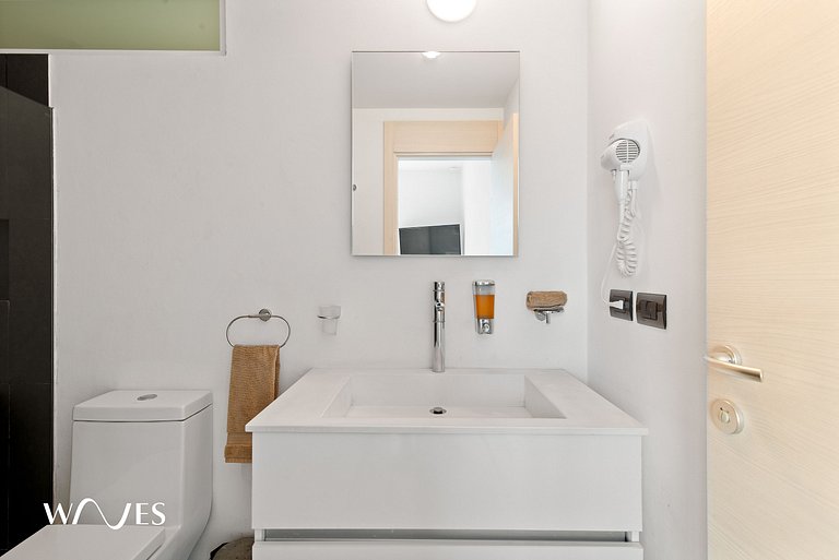 1 Br. w/5th avenue view | Steps from the beach