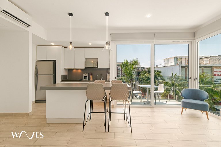 1 Br. w/5th avenue view | Steps from the beach