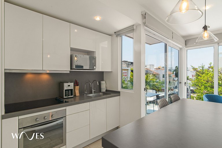 1 Br. w/5th avenue view | Steps from the beach