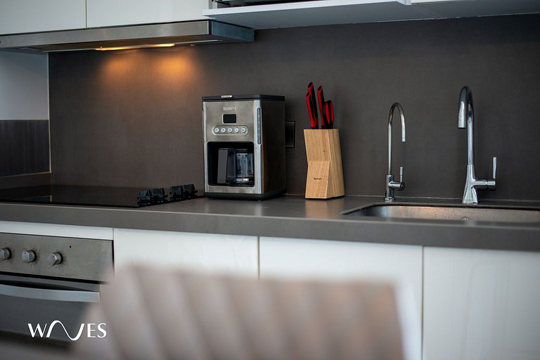 1 Br. w/5th avenue view | Steps from the beach