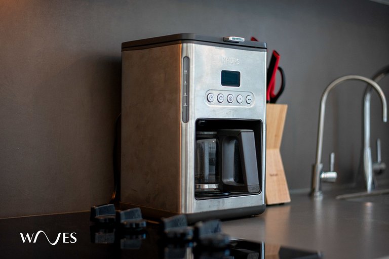 1 Br. w/5th avenue view | Steps from the beach