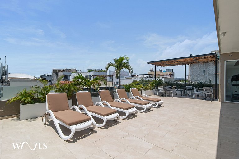 1 Br. w/5th avenue view | Steps from the beach