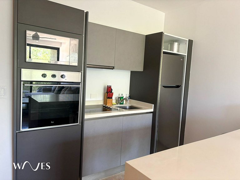 Bright 1BR Apartment Steps from the Beach