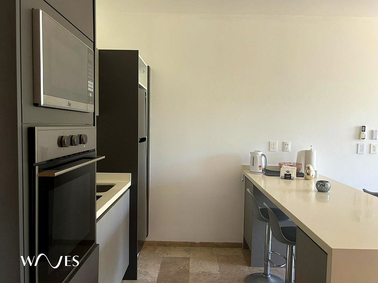 Bright 1BR Apartment Steps from the Beach