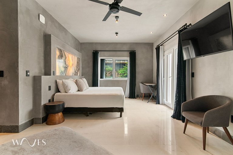 Best Spot on 5th Ave - 2BR with King Beds & Style