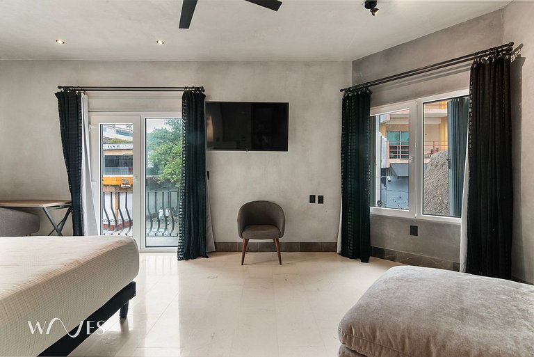 Best Spot on 5th Ave - 2BR with King Beds & Style