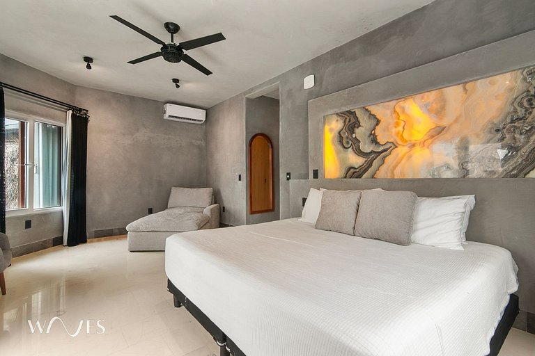 Best Spot on 5th Ave - 2BR with King Beds & Style