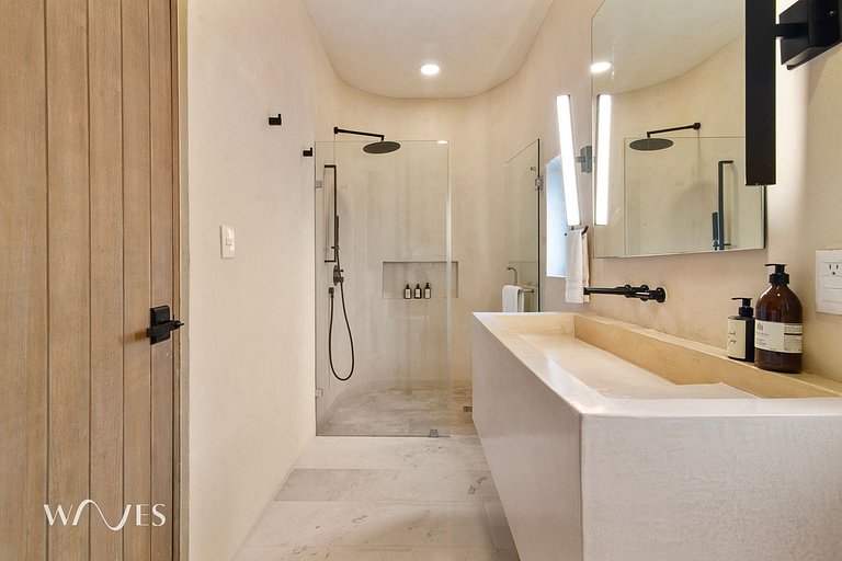 2-Bedroom Condo | Modern & Near Beach