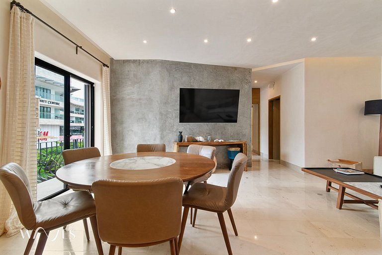 2-Bedroom Condo | Modern & Near Beach