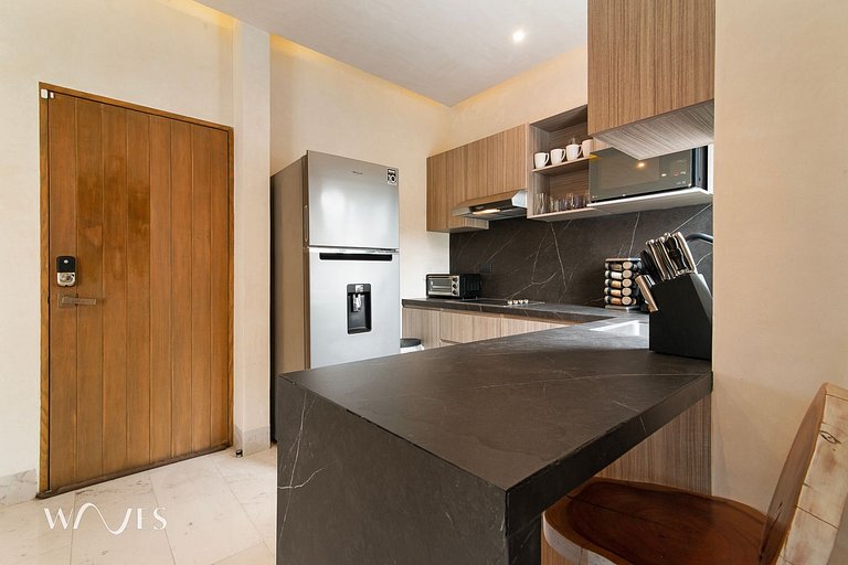 2-Bedroom Condo | Modern & Near Beach