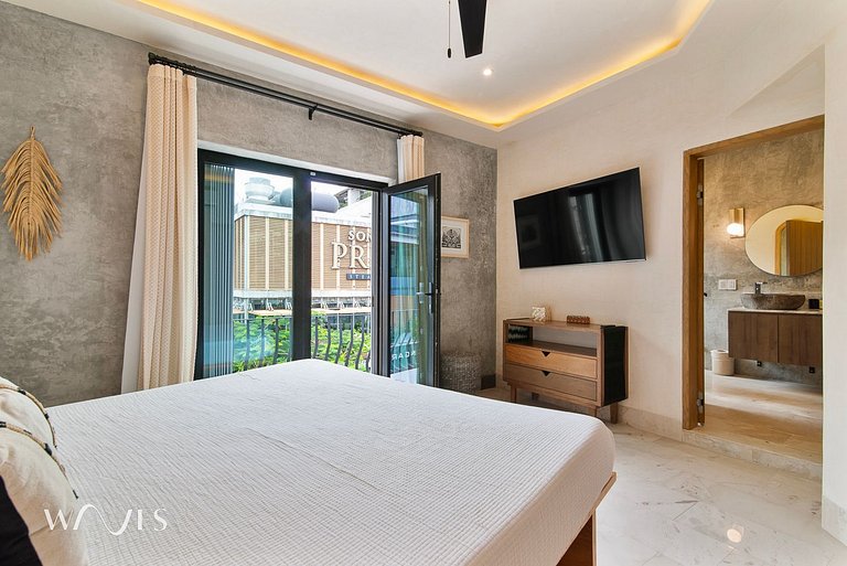 2-Bedroom Condo | Modern & Near Beach