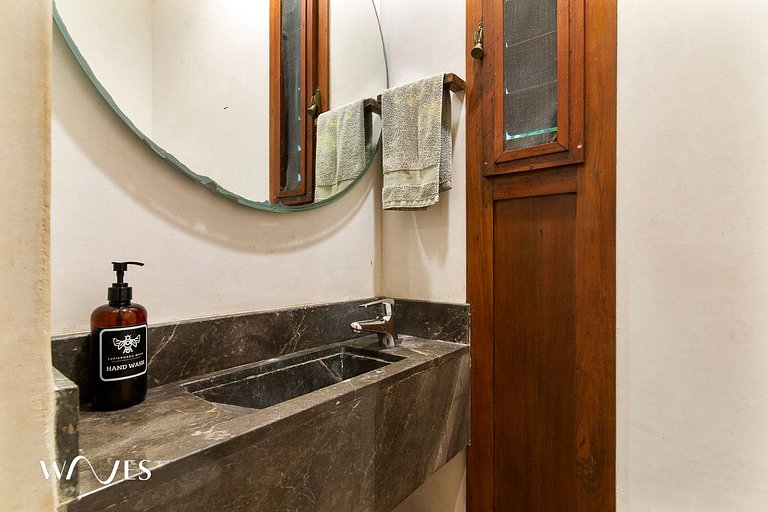 PH de 2 habitaciones con piscina privada en una comunidad ce